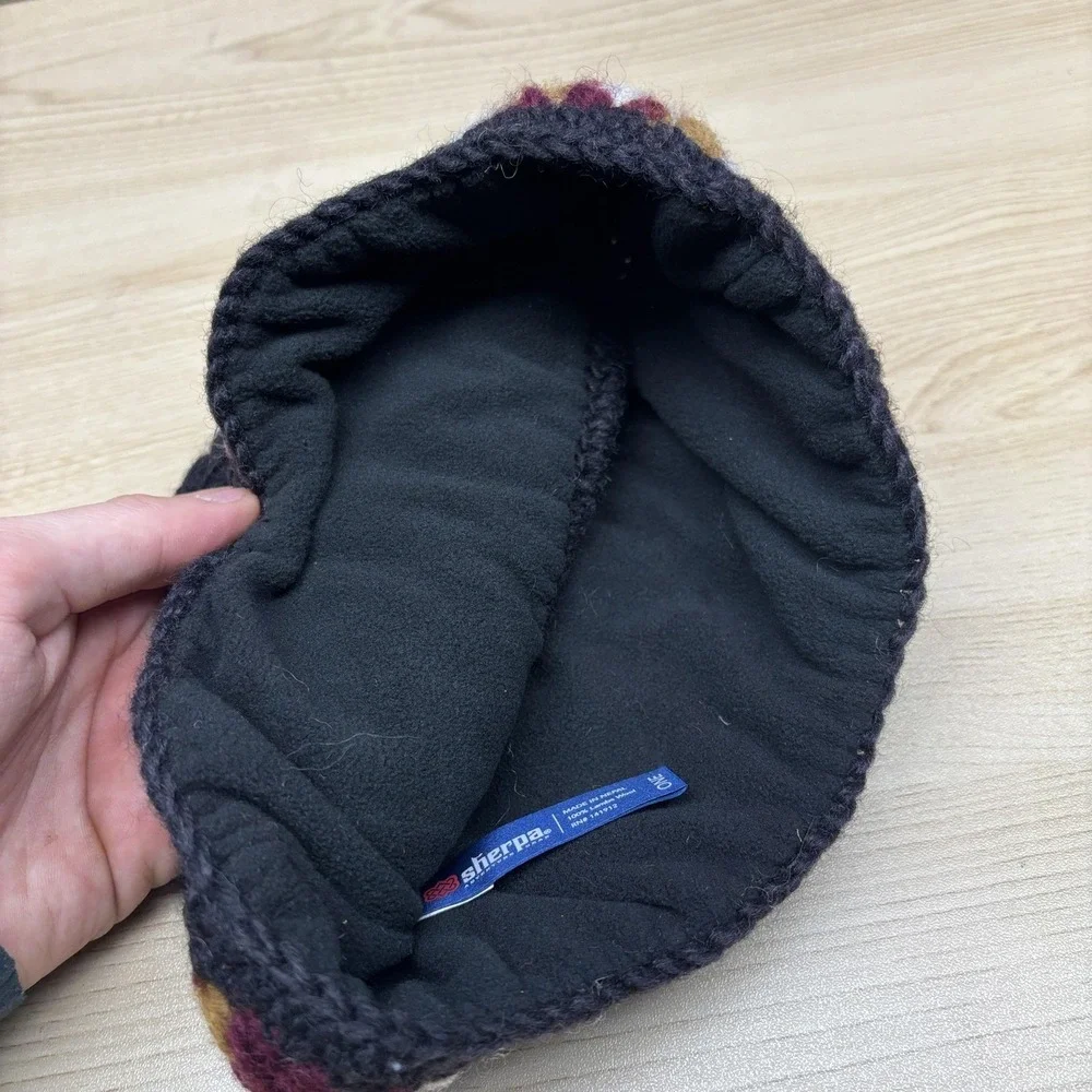 Sherpa Adventure Gear Hat Womens One Size Black Wool Fleece Lined Beanie Crochet